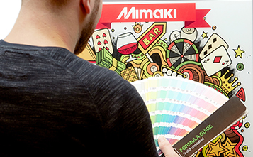 mimaki-employee-with-formula-guide